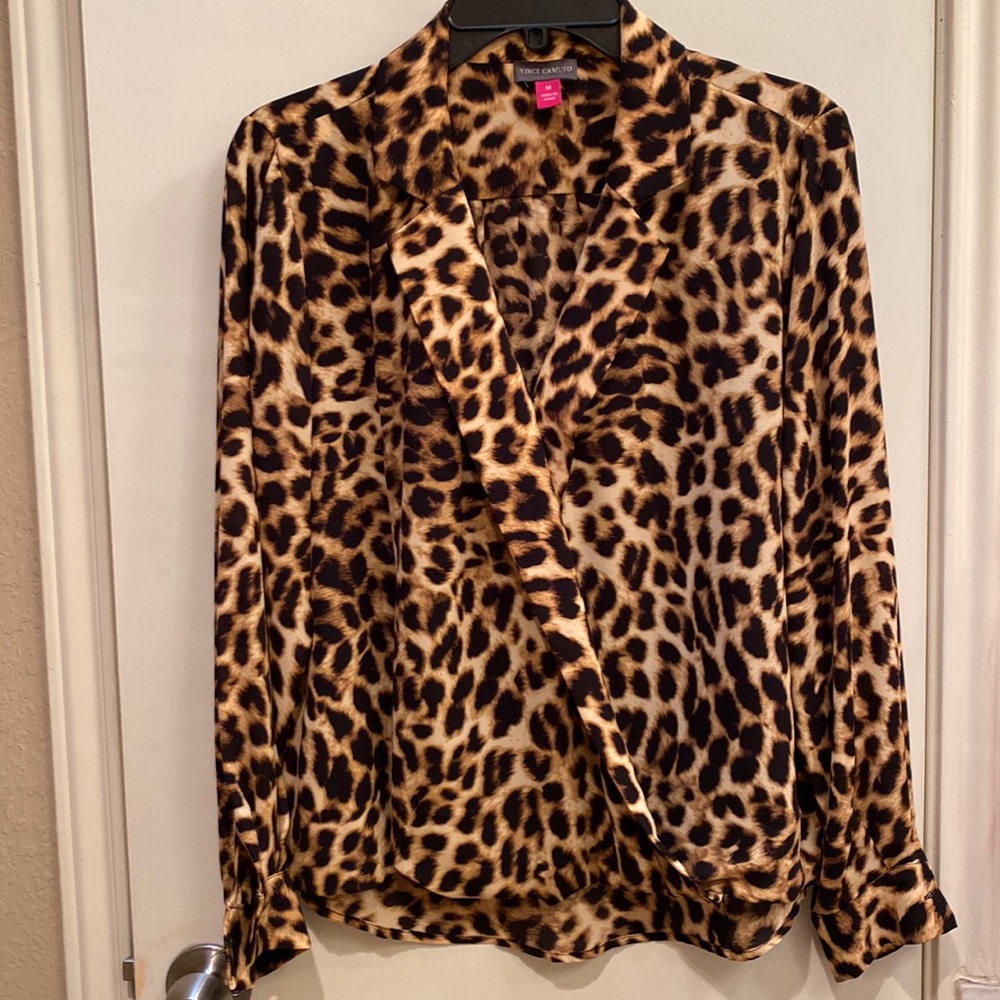 Blouse women’s medium. Front snap only.